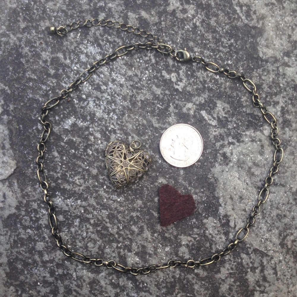 Essential Oil diffuser necklace - Picture 2 of 2